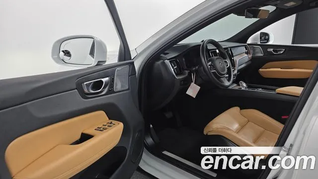 Volvo XC60 2021 thumb 10