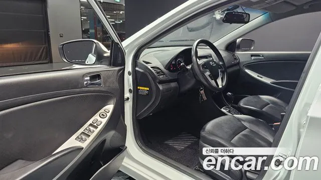 Hyundai Accent 2011 thumb 10