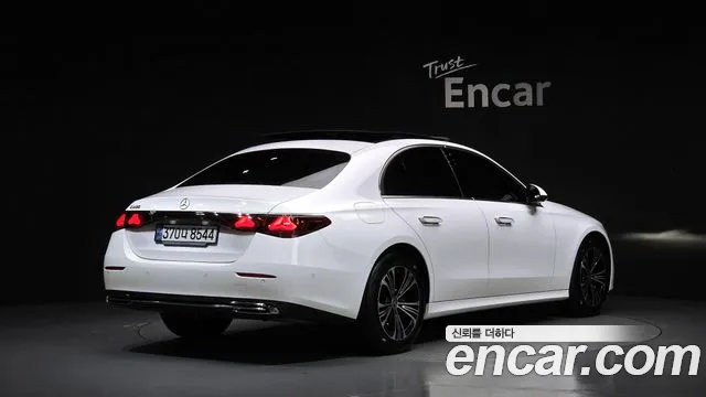 Mercedes-Benz E-Класс 2024 thumb 2