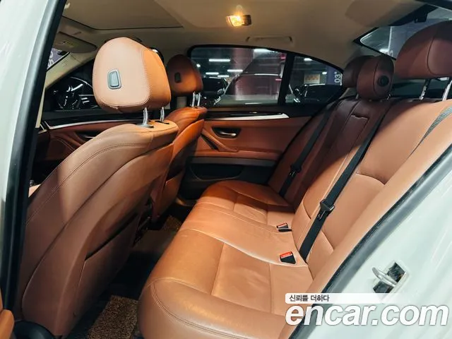 BMW 5-Series 2016 thumb 6