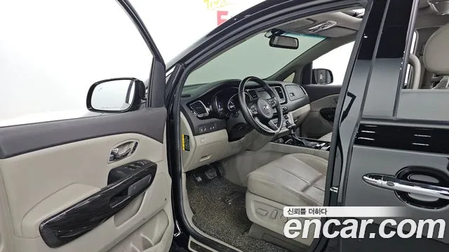Kia Carnival 2018 thumb 10