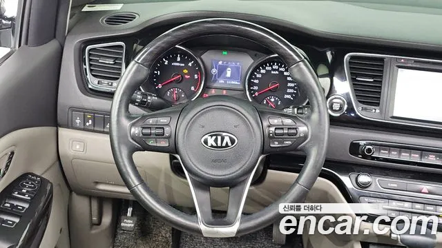 Kia Carnival 2018 thumb 11