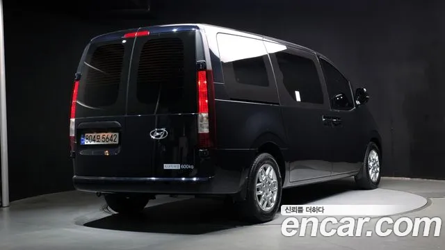 Hyundai Staria 2023 thumb 2