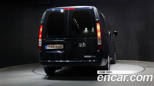 Hyundai Staria 2023 thumb 4
