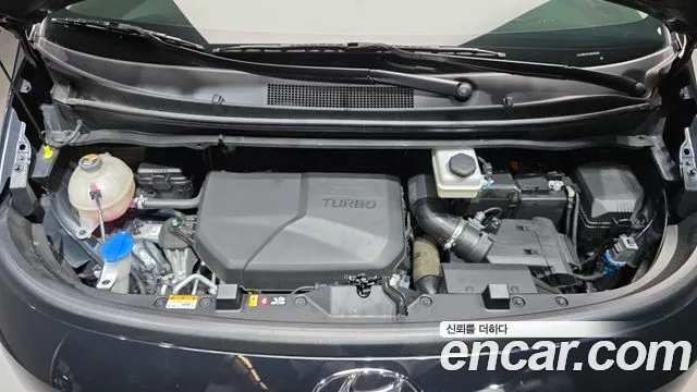 Hyundai Staria 2023 thumb 6