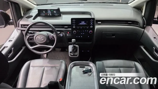 Hyundai Staria 2023 thumb 7