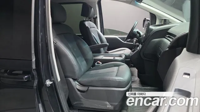 Hyundai Staria 2023 thumb 11