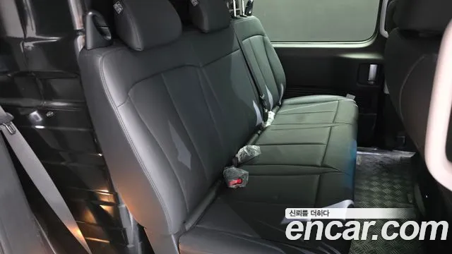 Hyundai Staria 2023 thumb 12