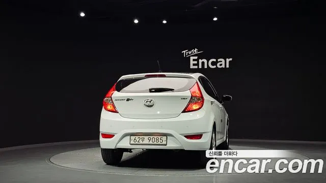 Hyundai Accent 2012 thumb 3