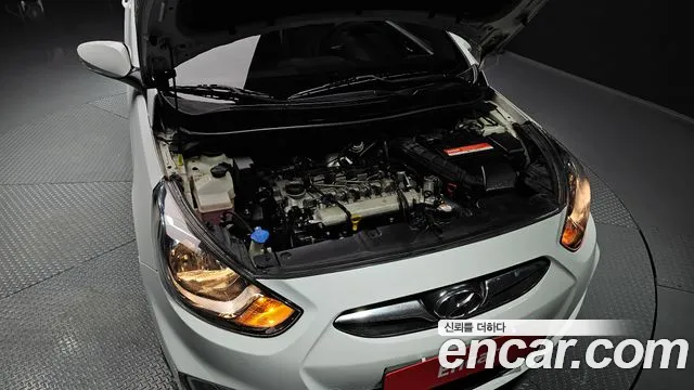 Hyundai Accent 2012 thumb 5
