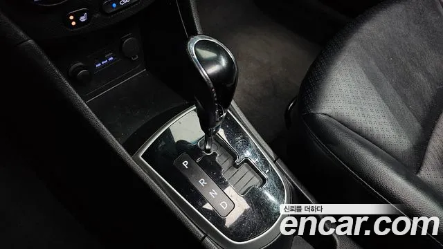 Hyundai Accent 2012 thumb 8