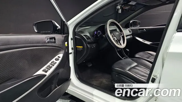 Hyundai Accent 2012 thumb 9