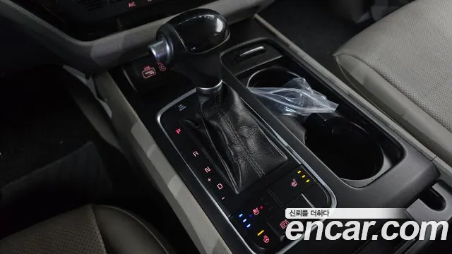 Kia Carnival 2014 thumb 9