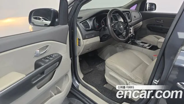 Kia Carnival 2014 thumb 10