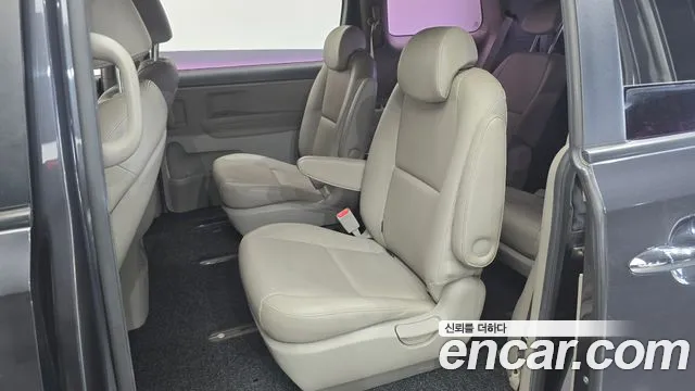 Kia Carnival 2014 thumb 12