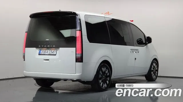 Hyundai Staria 2025 thumb 2