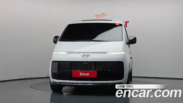 Hyundai Staria 2025 thumb 3