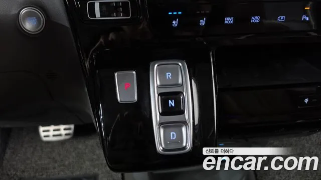 Hyundai Staria 2025 thumb 9
