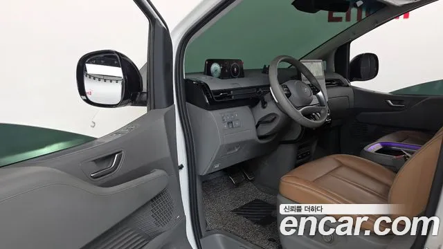 Hyundai Staria 2025 thumb 10