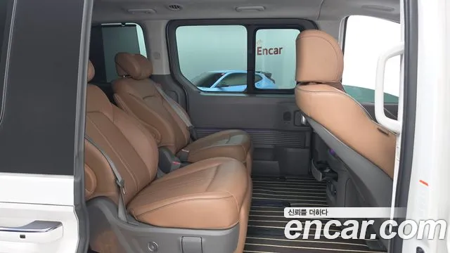 Hyundai Staria 2025 thumb 11