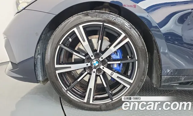 BMW 5-Series 2024 thumb 5