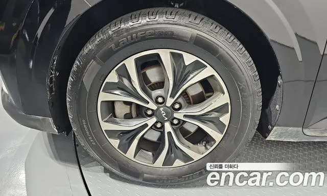 Kia Carnival 2023 thumb 5
