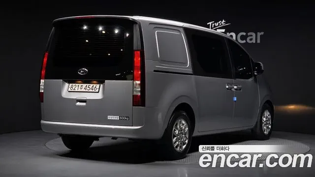 Hyundai Staria 2023 thumb 2