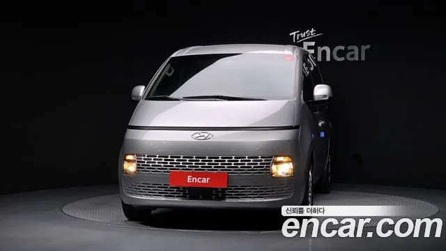 Hyundai Staria 2023 thumb 3