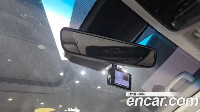 Hyundai Staria 2023 thumb 8