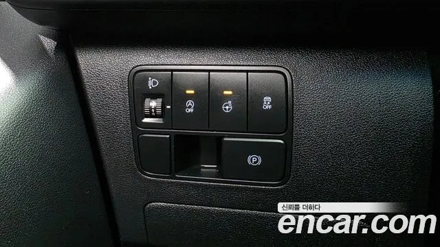 Hyundai Staria 2023 thumb 9