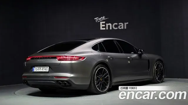 Porsche Panamera 2018 thumb 2