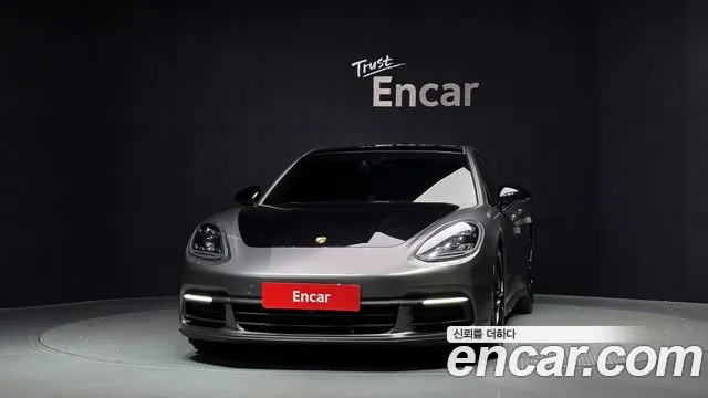 Porsche Panamera 2018 thumb 3