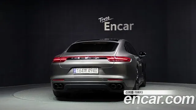 Porsche Panamera 2018 thumb 4