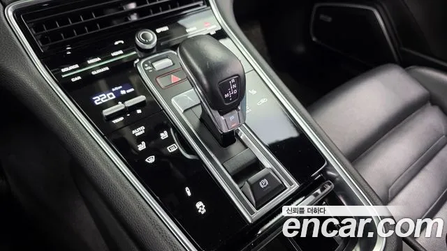 Porsche Panamera 2018 thumb 9