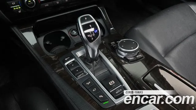BMW 5-Series 2015 thumb 9