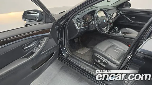 BMW 5-Series 2015 thumb 10