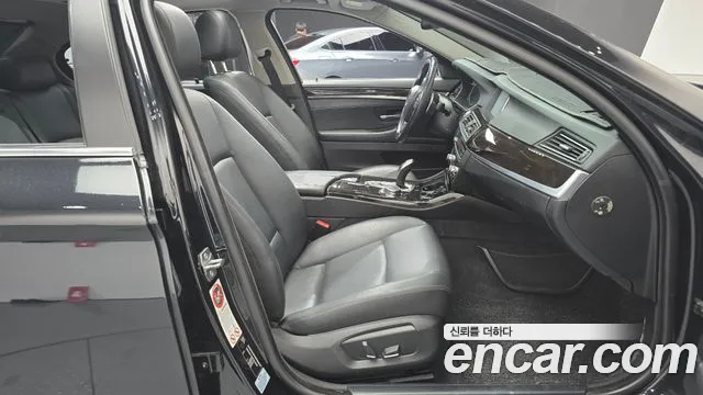 BMW 5-Series 2015 thumb 11