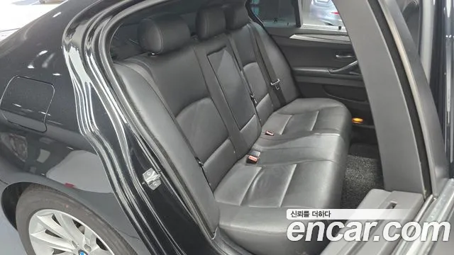 BMW 5-Series 2015 thumb 12
