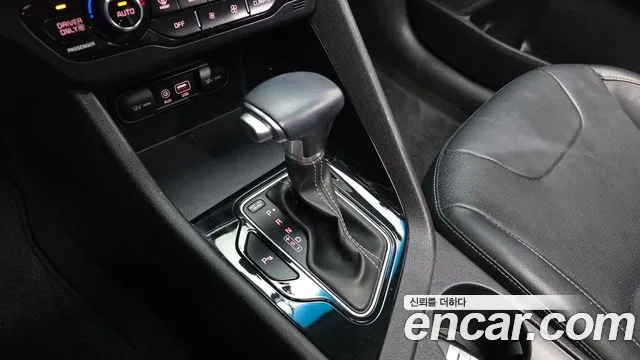 Kia Niro 2016 thumb 8