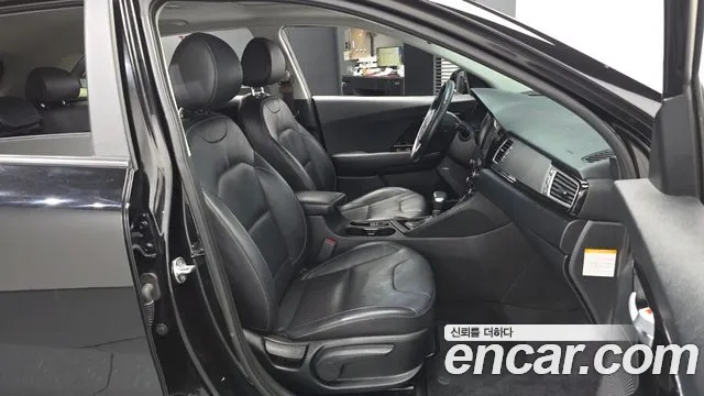 Kia Niro 2016 thumb 10