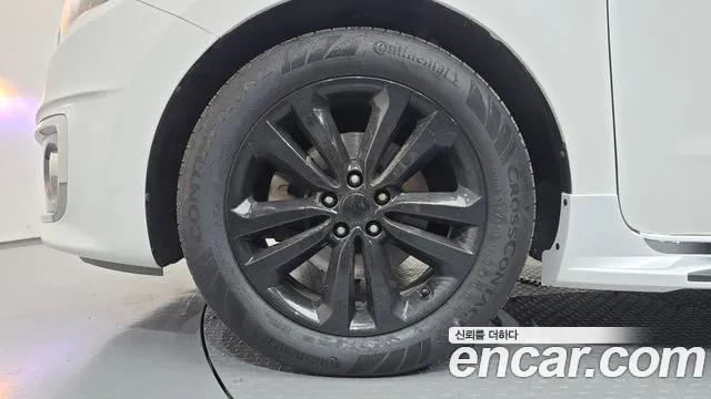 Kia Carnival 2015 thumb 4