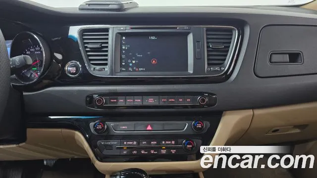 Kia Carnival 2015 thumb 12