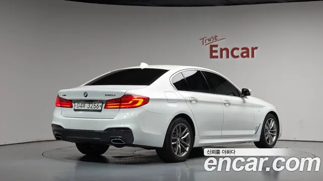 BMW 5-Series 2018 thumb 2