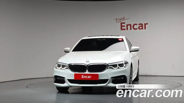 BMW 5-Series 2018 thumb 3
