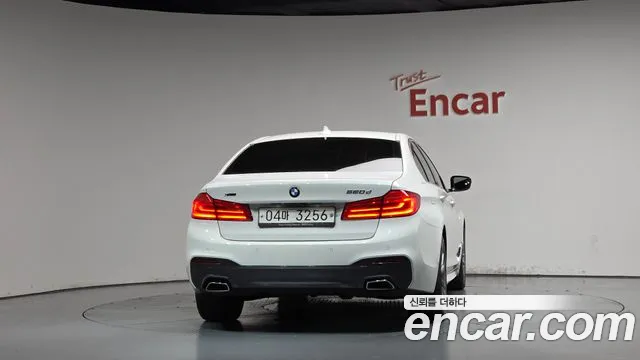 BMW 5-Series 2018 thumb 4