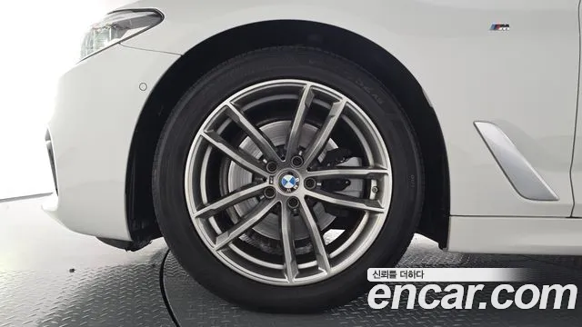 BMW 5-Series 2018 thumb 5
