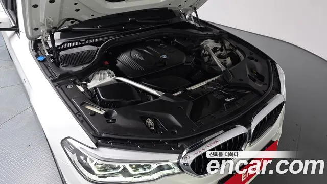 BMW 5-Series 2018 thumb 6
