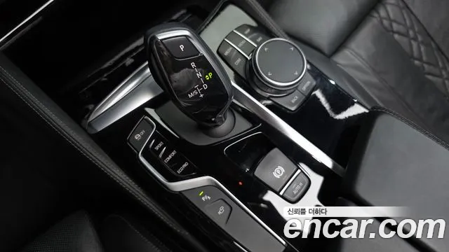 BMW 5-Series 2018 thumb 9