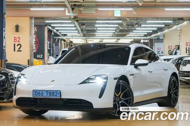 Porsche Taycan 2023 thumb 2
