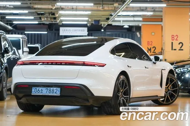 Porsche Taycan 2023 thumb 3